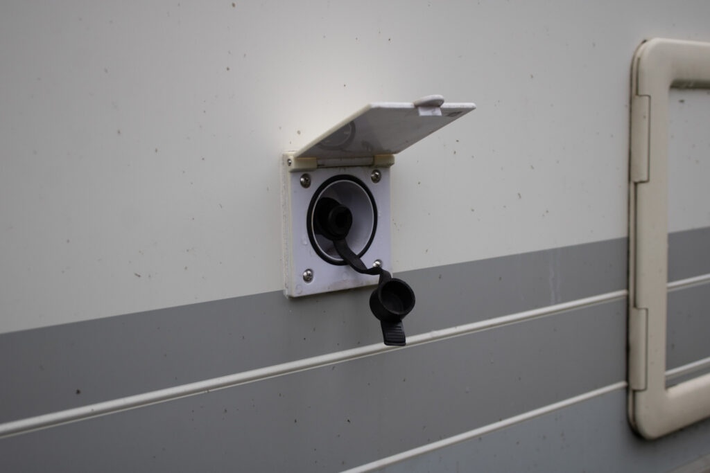 Burstner obytný príves - 5