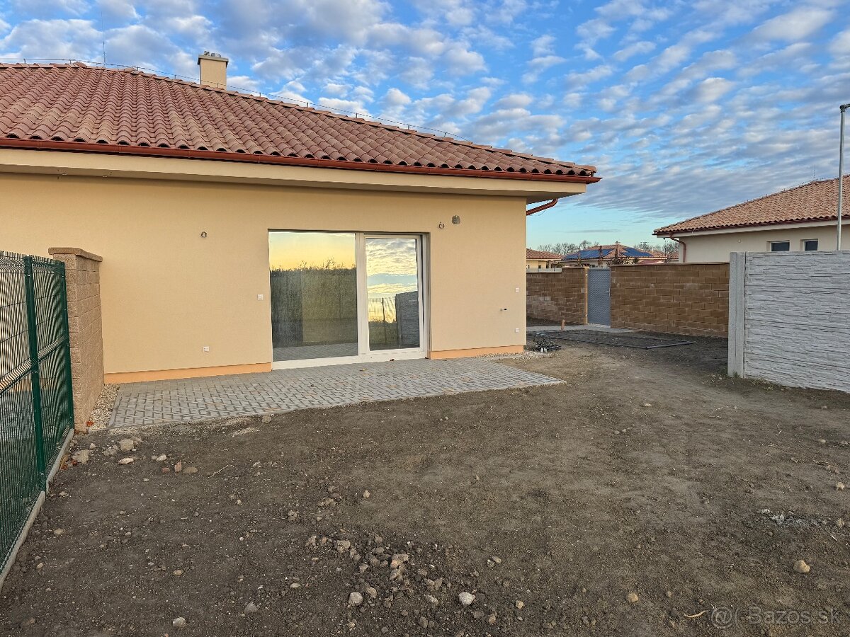 SKOLAUDOVANÝ 86,5m2 4 izbový byt v bungalove v Rovinke - 5