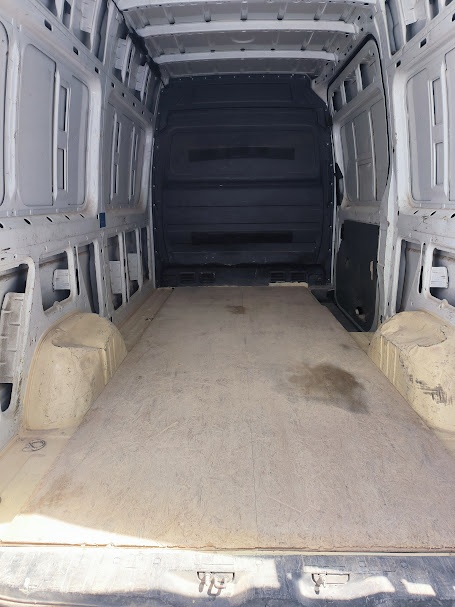 Prenájom dodávka skriňová Mercedes Sprinter - 5