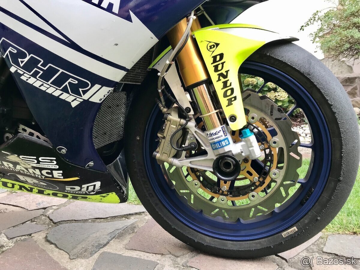 YAMAHA R1 SUPERBIKE - 5