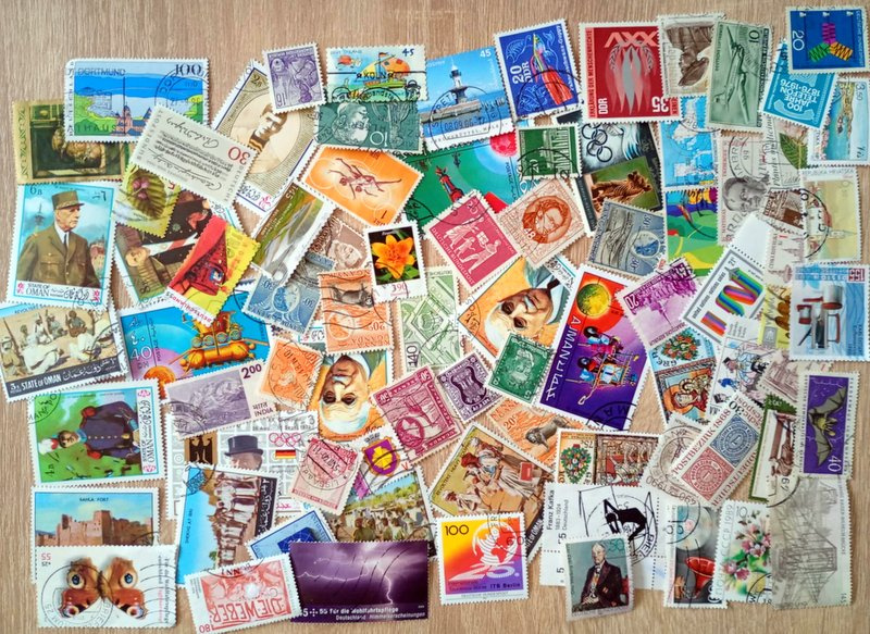 Predám balík poštových známok 1000 ks. č 1 - 5