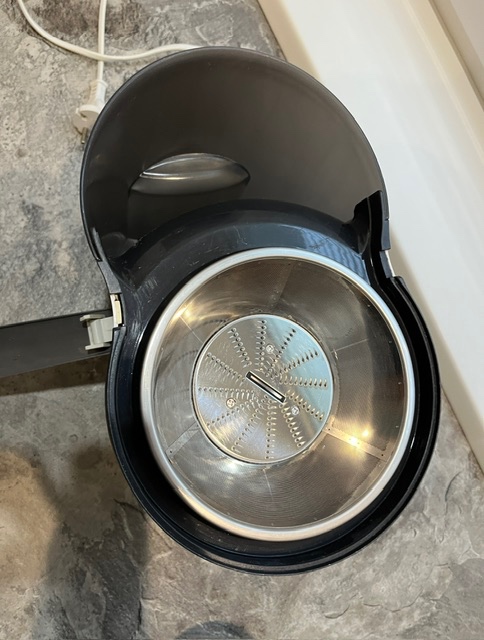 Odšťavovač Bosch MES25A0 700w Jujce2 - 5