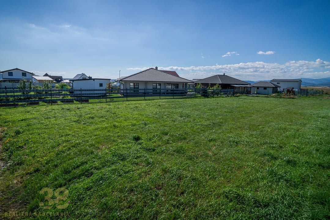 Stavebný pozemok s kompletnými sieťami v krásnej lokalite - 5