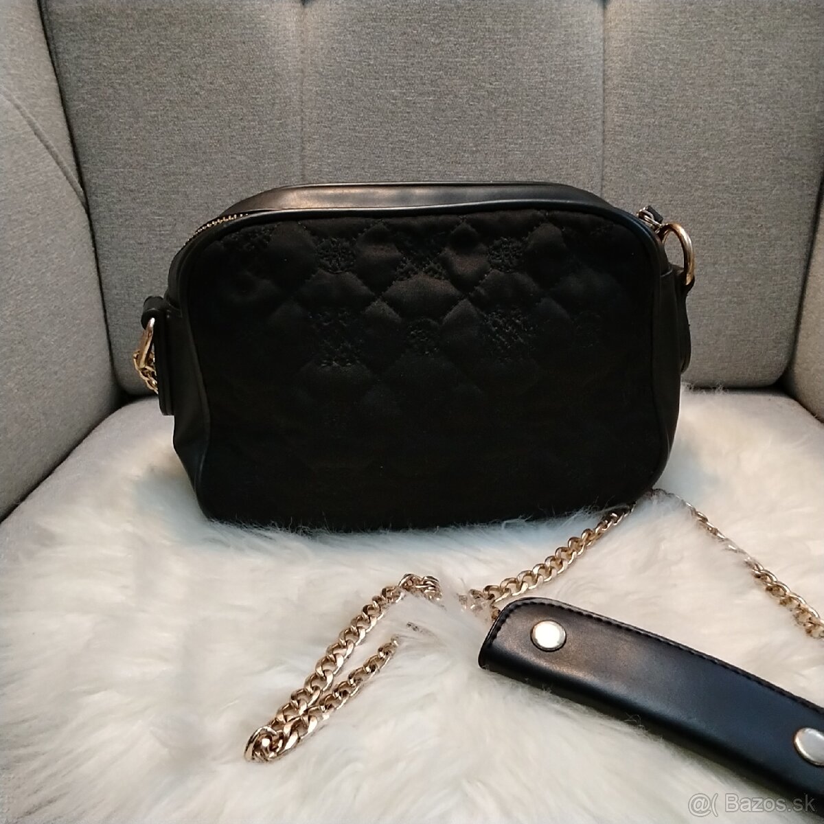 Elegantná čierna prešívaná crossbody kabelka MORGAN - 5