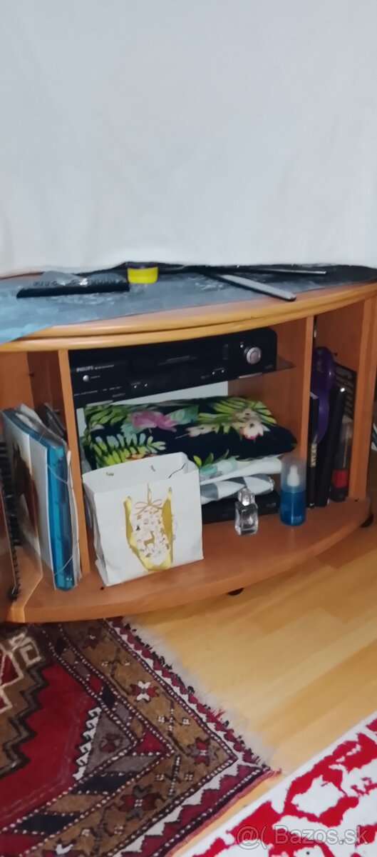 PONÚKAM NA PREDAJ PLAZMU SAMSUNG+STOLIK POD TELKU. - 5