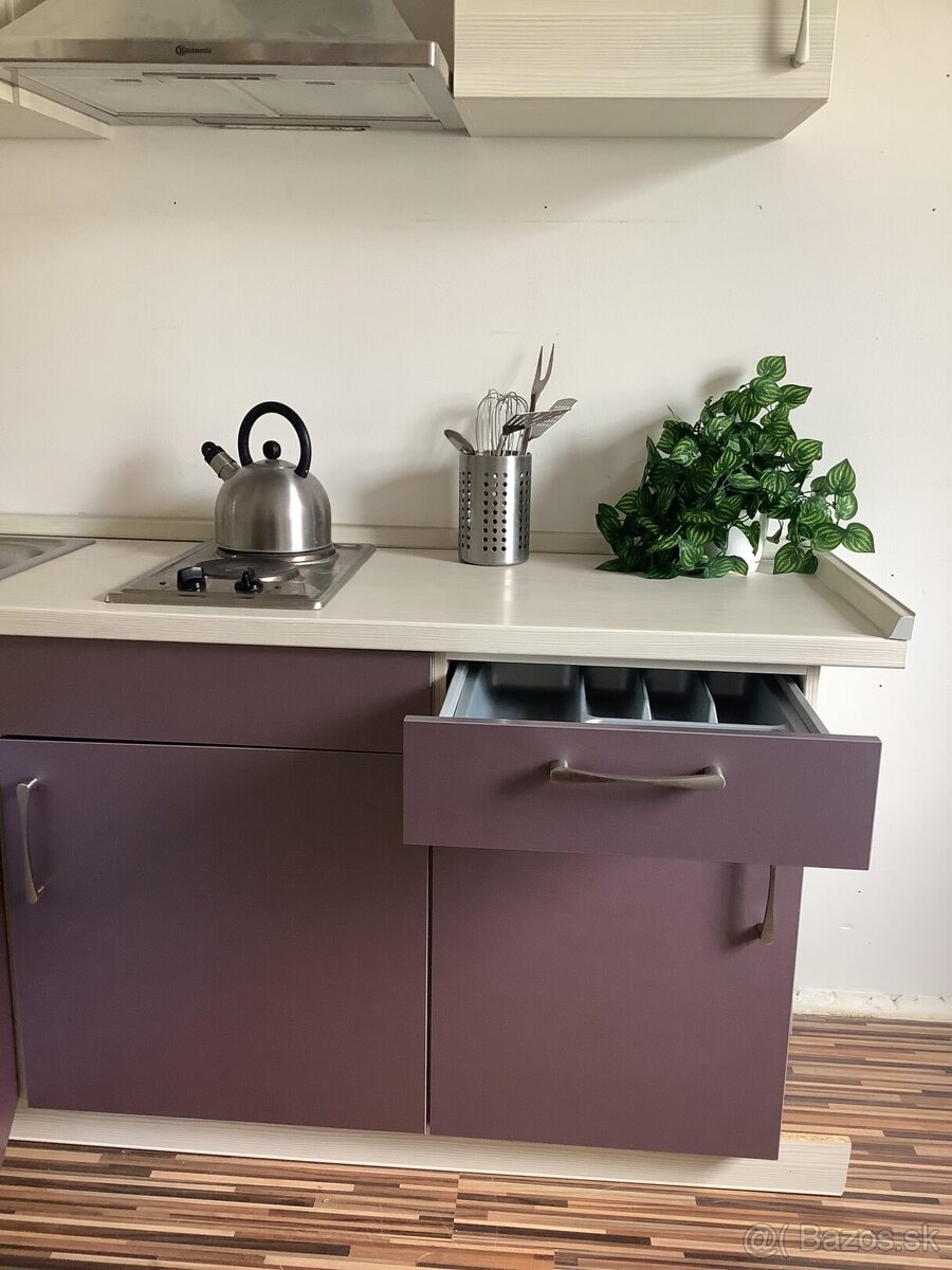 Moderná kuchyňa vo fialovom odtieni MOLLY - 5