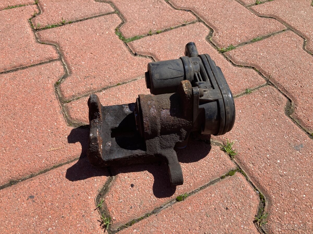 Kia Cee'd 2016 brzdový strmeň - 5