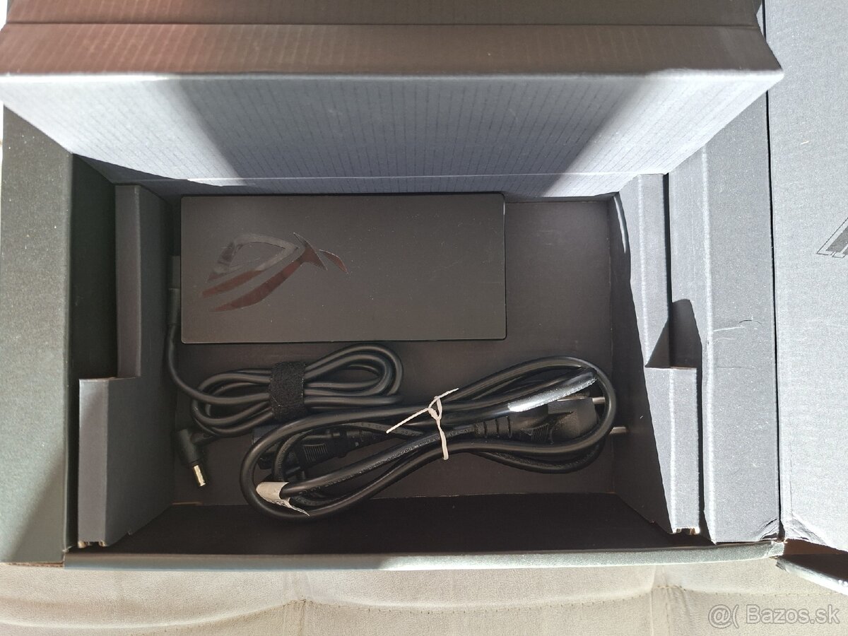 Asus ROG Strix SCAR G533QR - 5