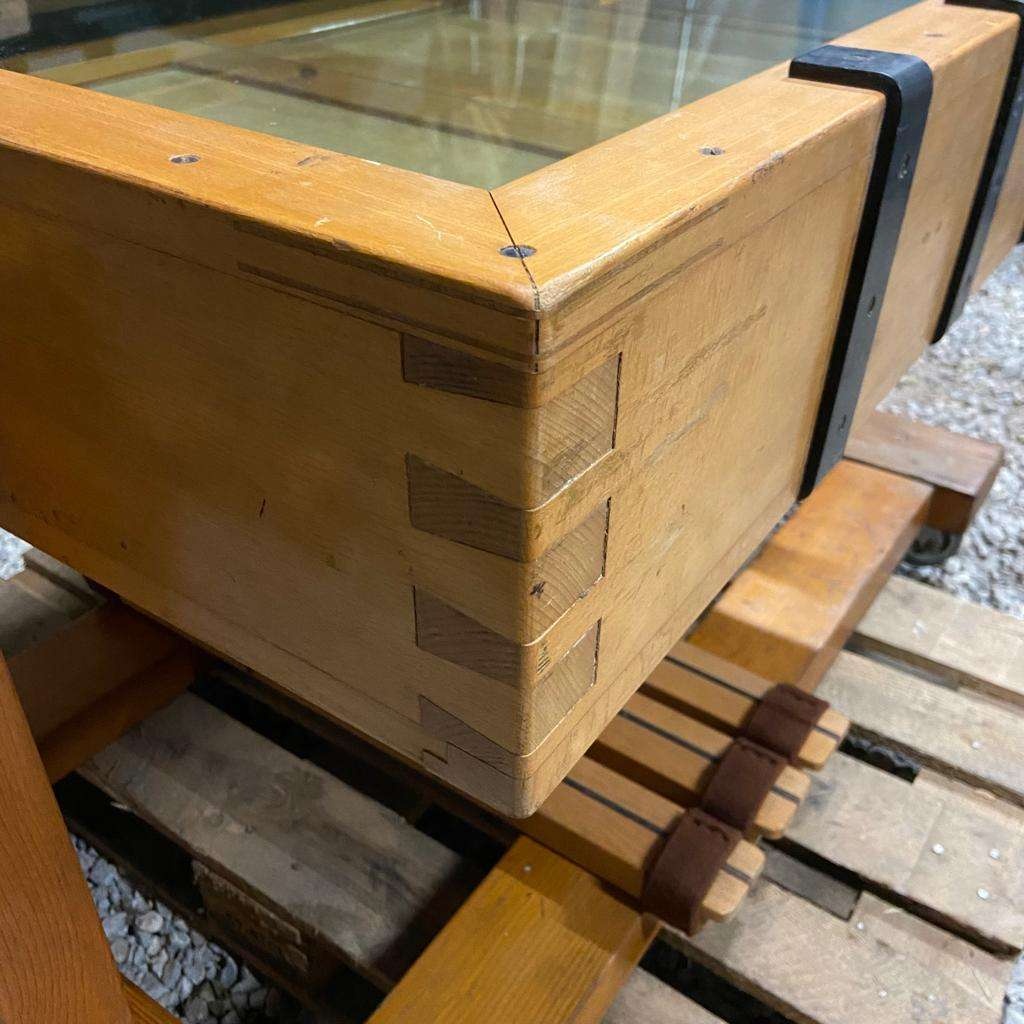 Masívny vitrínový stôl - 5