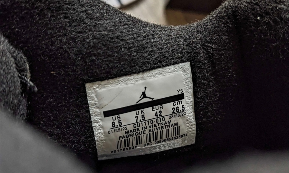 Nike Air Jordan 4 'Black Cat' - 5