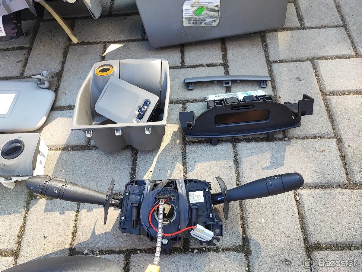 Predám volant s erbegom na Renault Thalia rok 2010 - 5