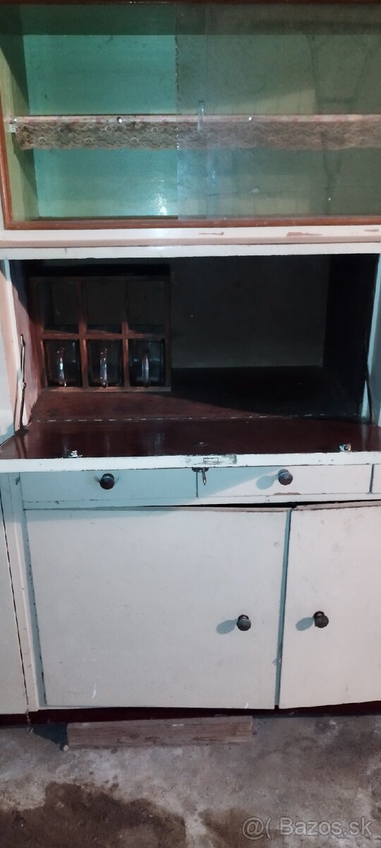 Starodávny kredenc - 5