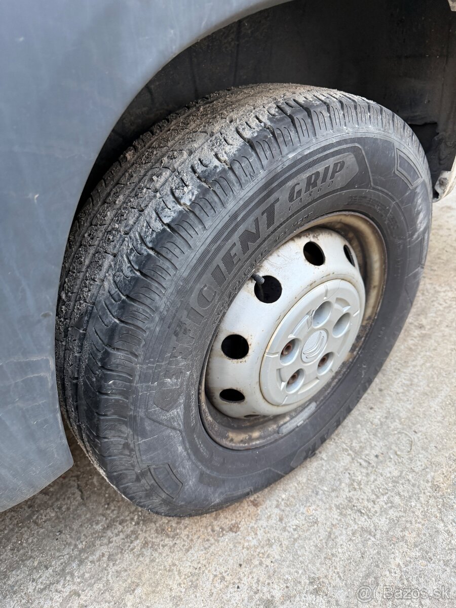 Predam letnu sadu 225/75r16c - 5