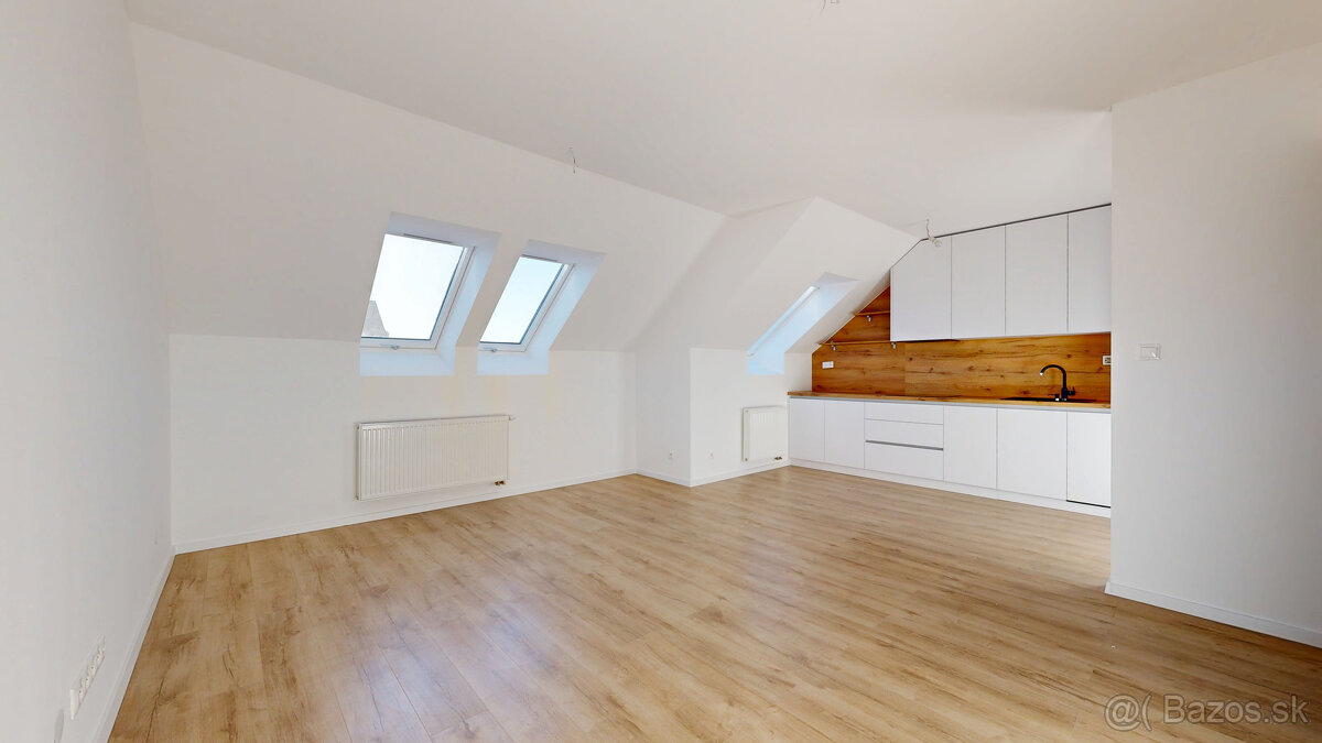 POLIANKY / Priestranný 3-izbový byt s loggiou a kuchynskou l - 5