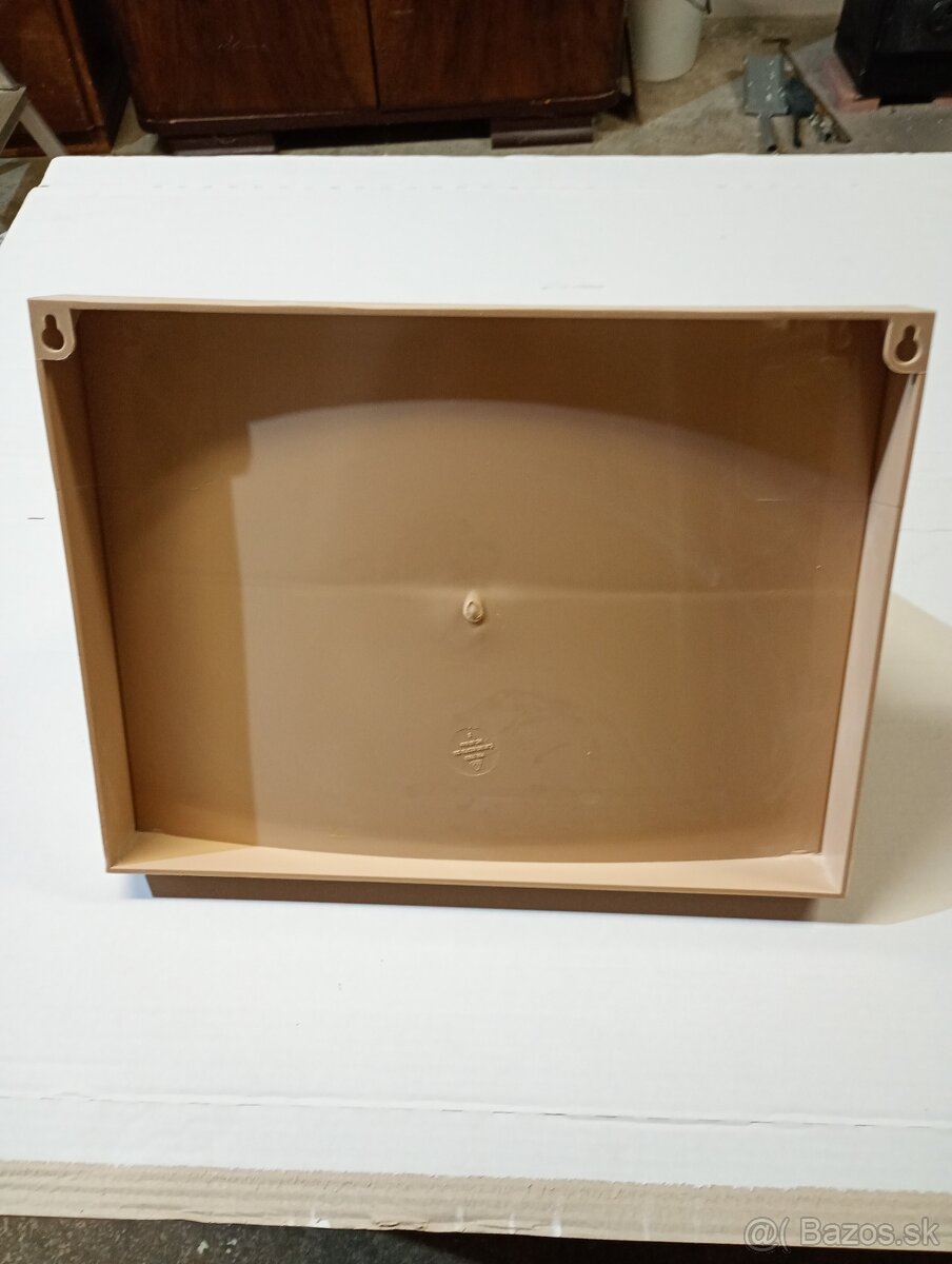 Police do kúpeľne - 5