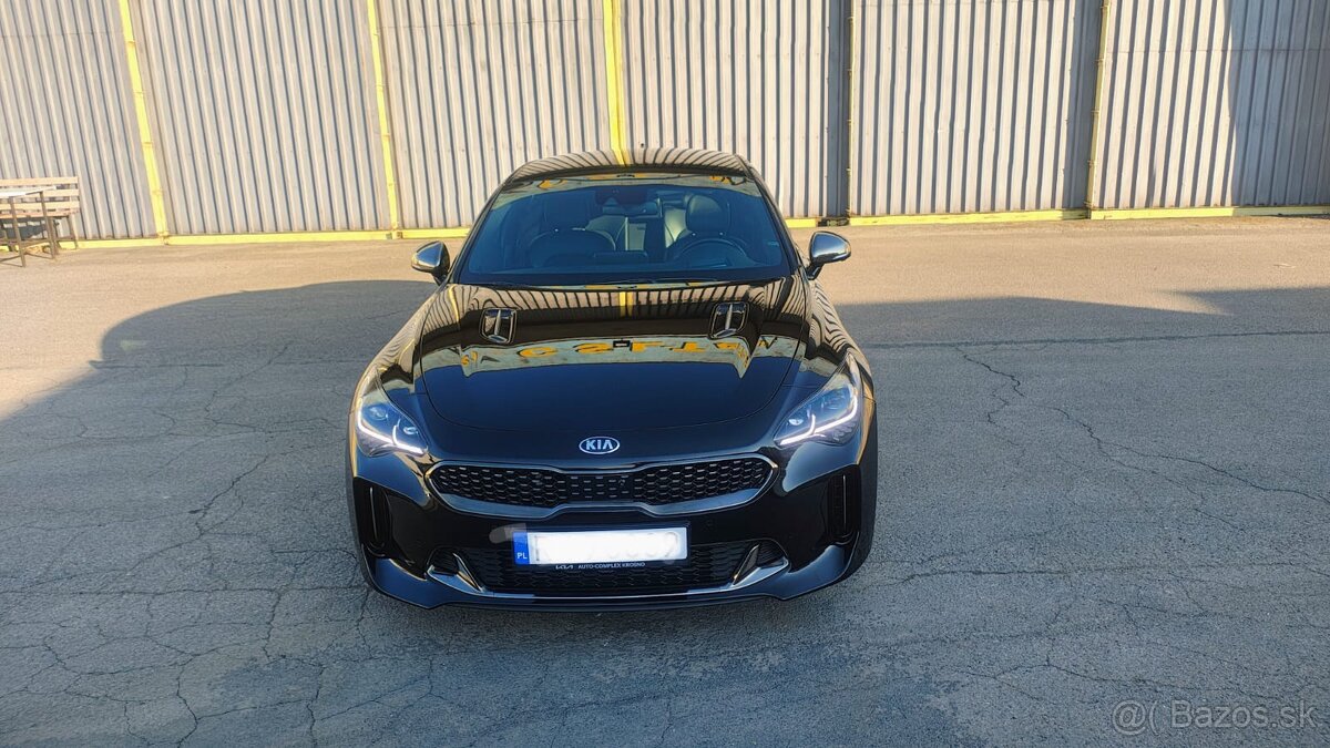 Kia Stinger 3.3 V6 biturbo 4x4 370koni - 5