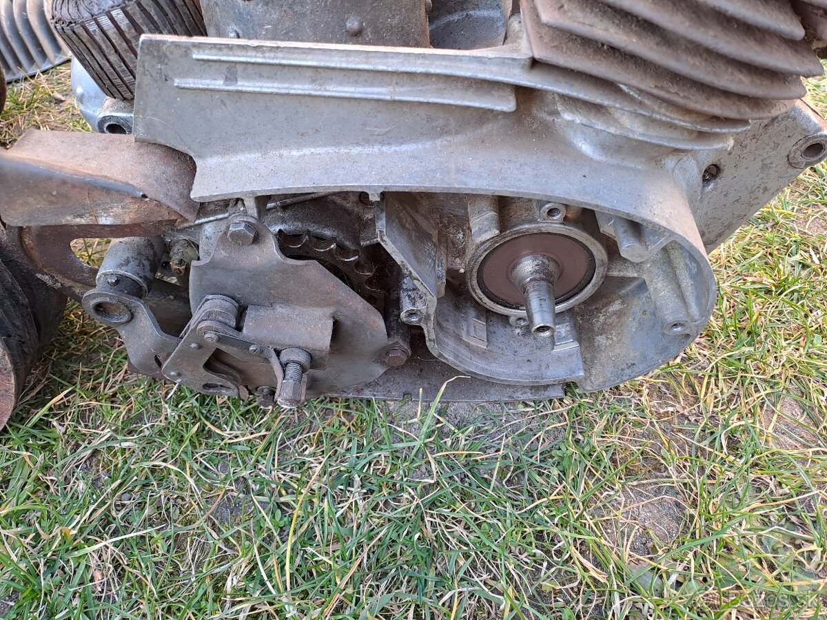 Motor jawa 250 559 panelka - 5