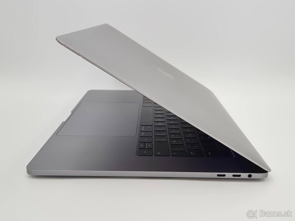 ▼Apple MacBook Pro 15" (2016) A1707 - 15,4" / i7-6700HQ / - 5