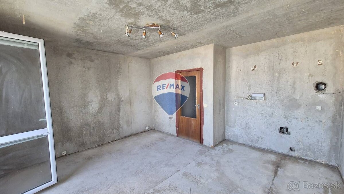 Garsónka 30 m2 v centre Brezová pod Bradlom - 5