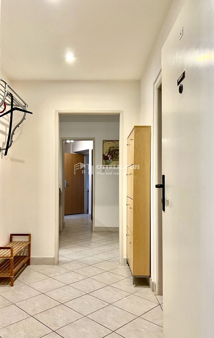 Ponúkame Vám na prenájom 3 izbový byt v centre mesta Nové Zá - 5