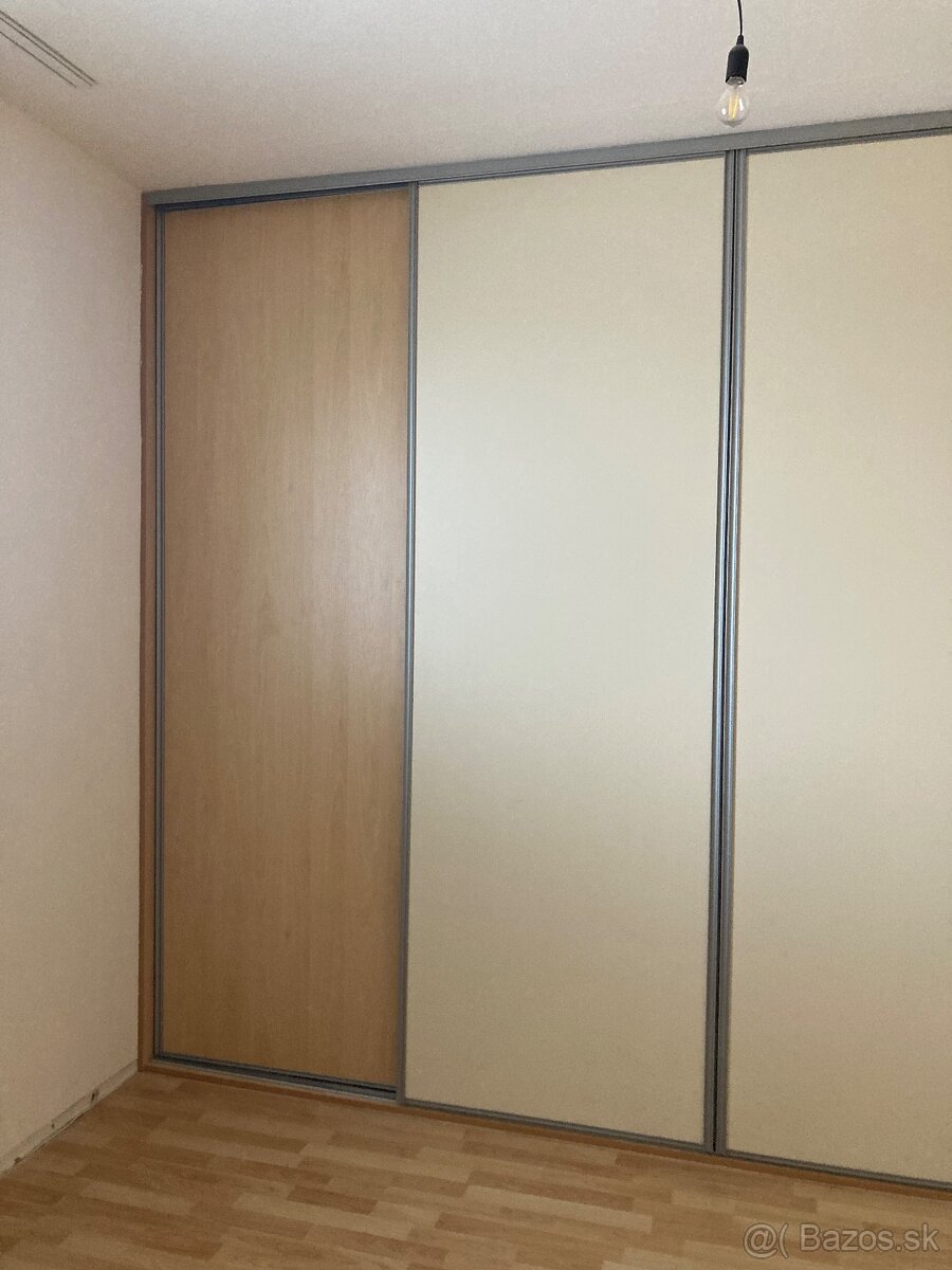 Dvere - vstavaná skriňa - 5