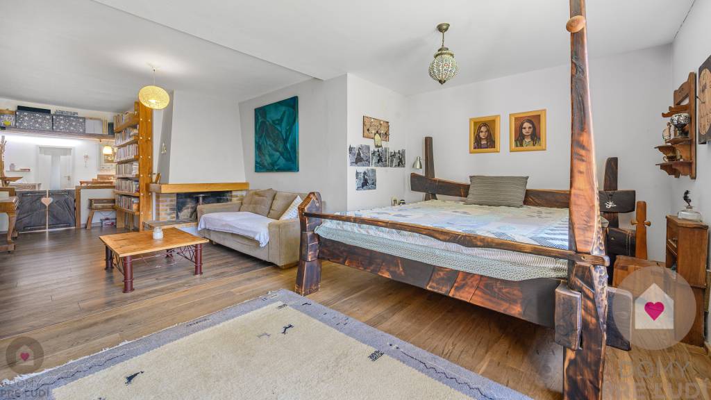 MA/ZOHOR - Rodinný dom s 2 bytovými jednotkami a 3 garážami - 5