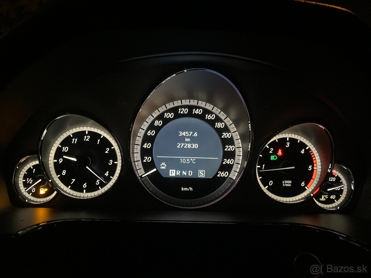 Mercedes E, S212, r. 2011, kilometre akurát na tohto fešáka - 5