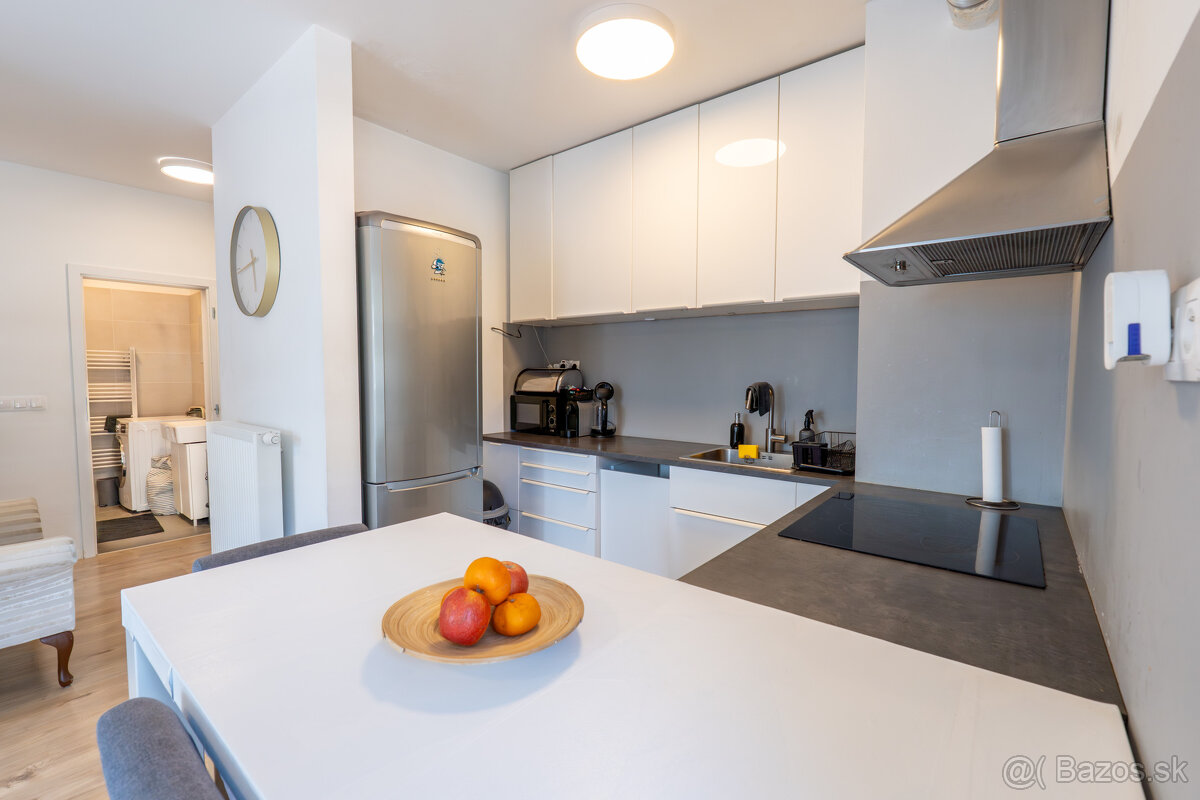 NOVÁ CENA - PREDAJ, NOVOSTAVBA, 3. izbový byt s veľkým balkó - 5