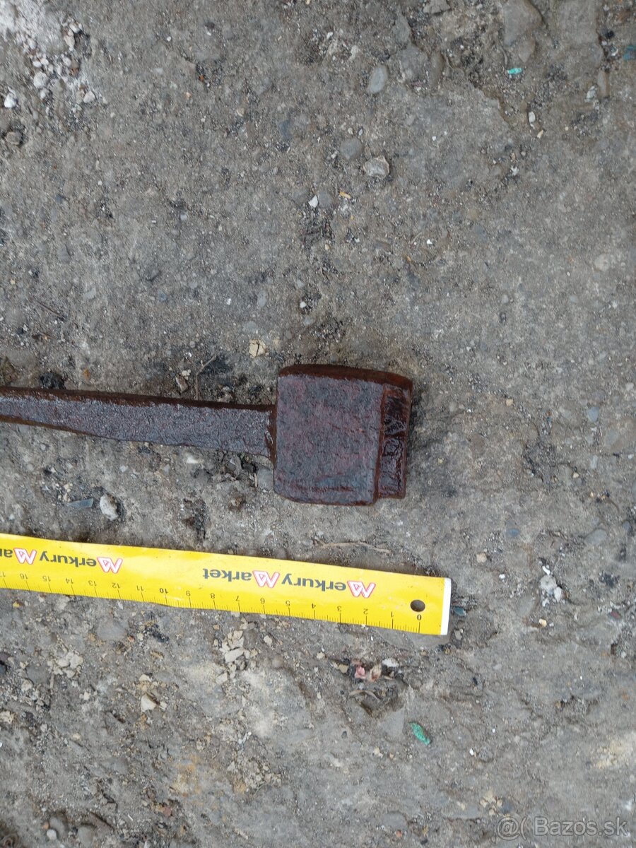 Staré náradie s drevenou rukoväťou - 5