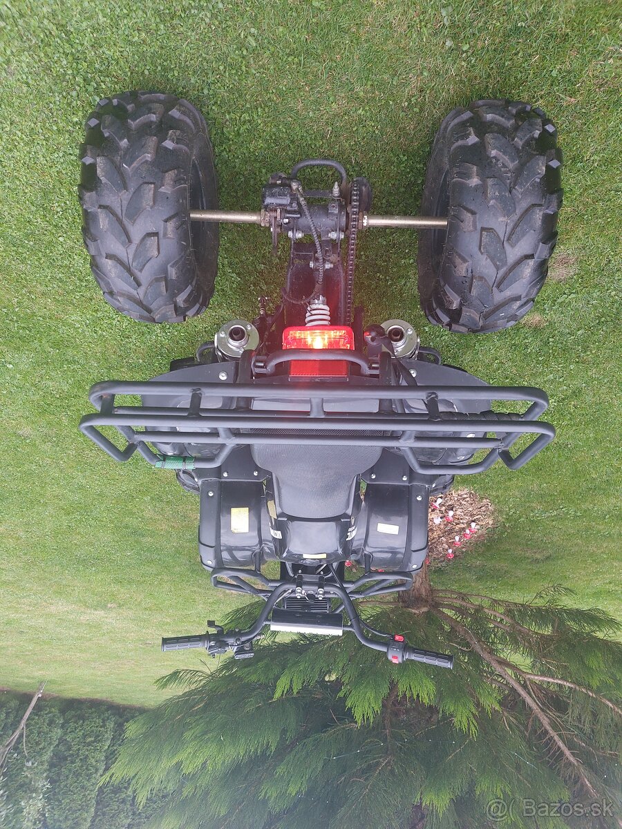 Predám detskú motorovú štvorkolku Hummer