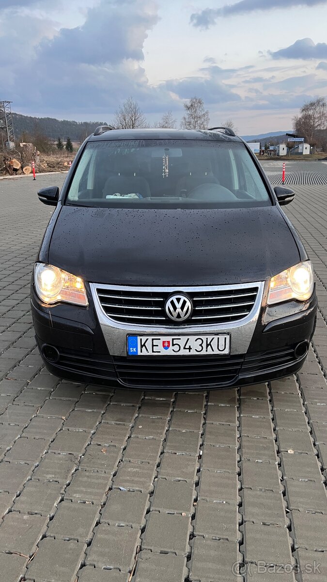 Volkswagen Touran 2,0 TDi - 5