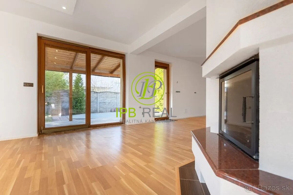 Priestranný rodinný dom s dvojgarážou v Malinove - 5