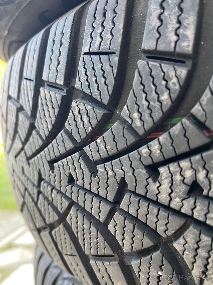 Goodyear UltraGrip 205/60 R 16 - 5