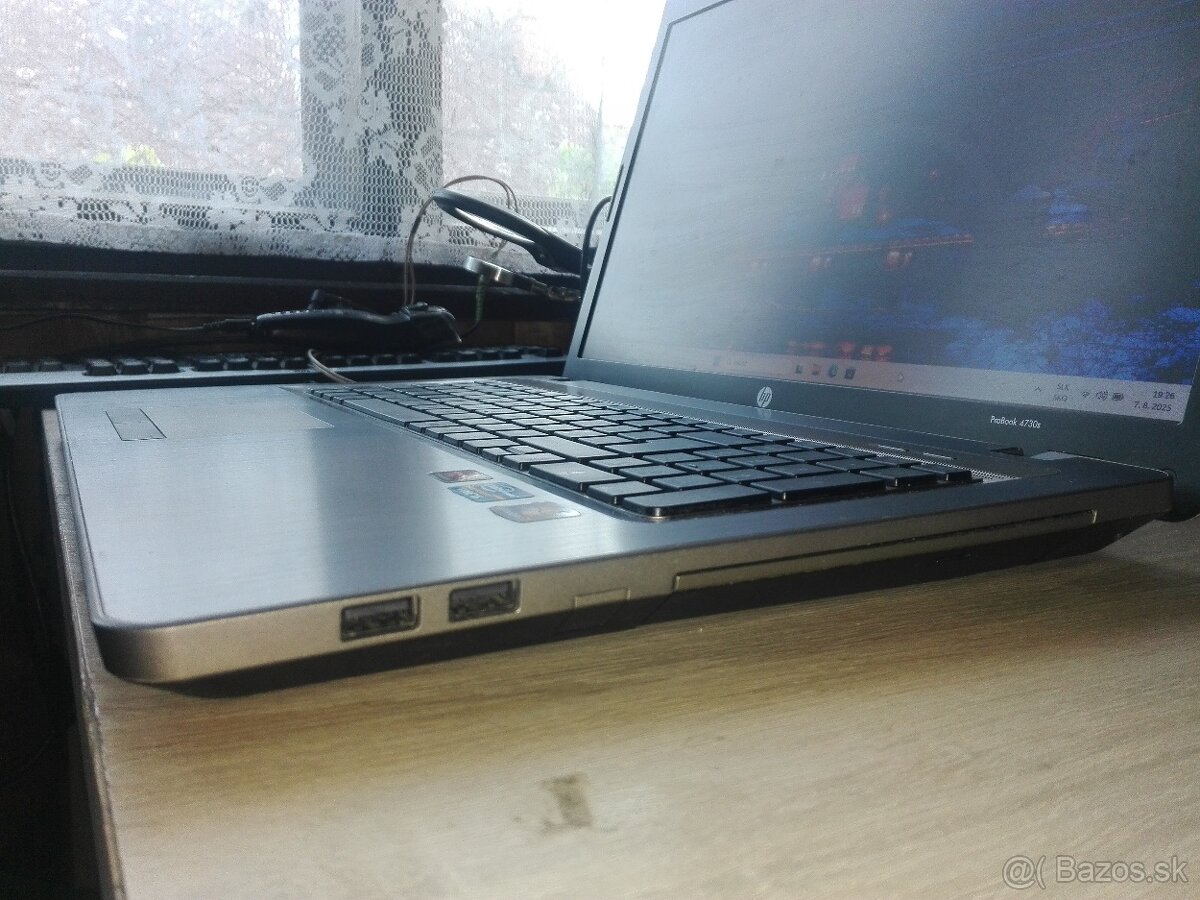 HP ProBook. Intel - i5. 8 GB. 17,3"HD+.640 GB. - 5