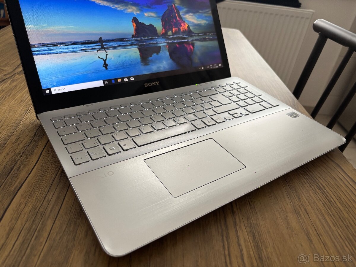 15.6"/Notebook/i5-3337/8GB RAM/750GB HDD/2x Grafická karta - 5