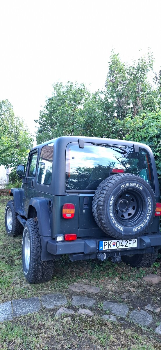Predám Jeep Wrangler 4L automat.