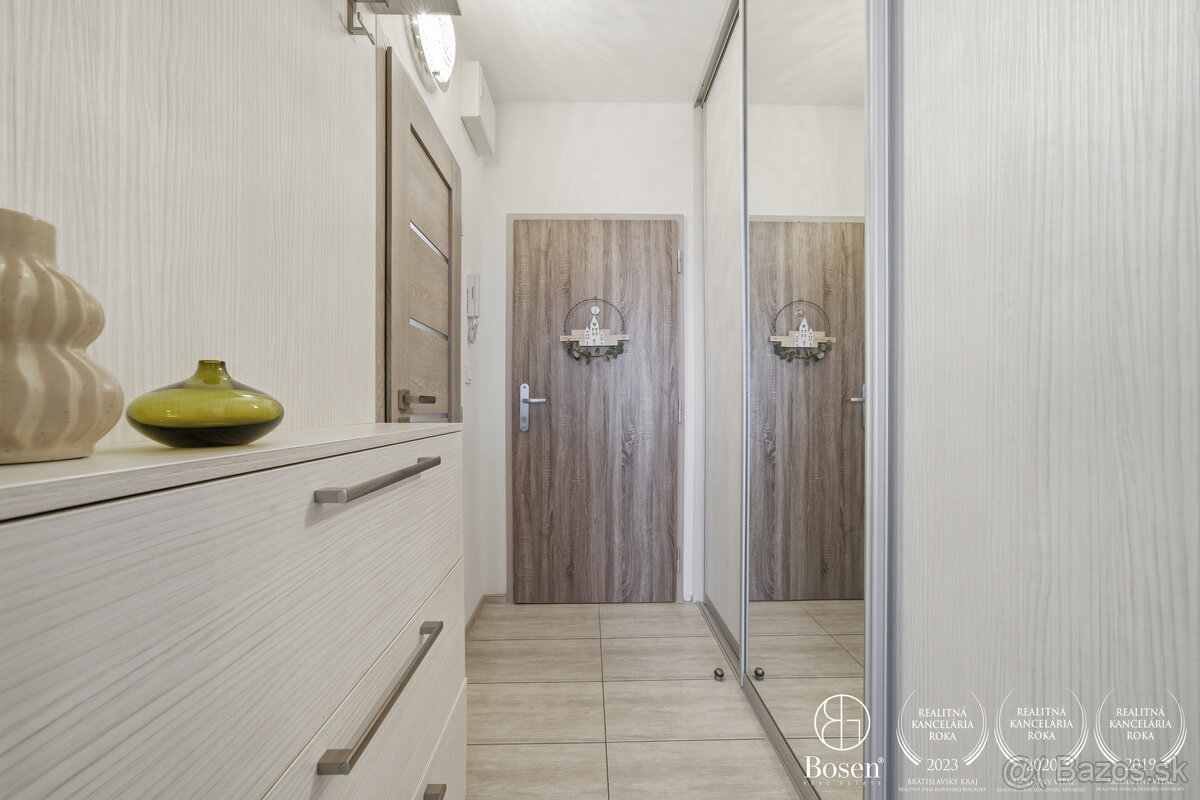 BOSEN | 2- izbový byt so zasklenou lodžiou a výhľadom na jaz - 5