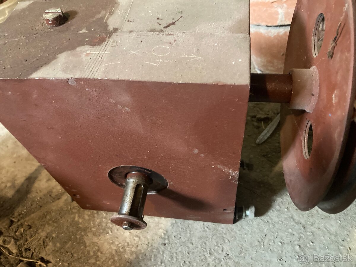 Predám 3 f.el.motor a prevodovku 40/1 - 5