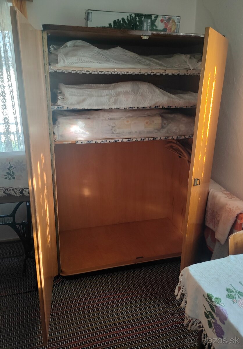 Retro skriňa z masívu 1 - 5