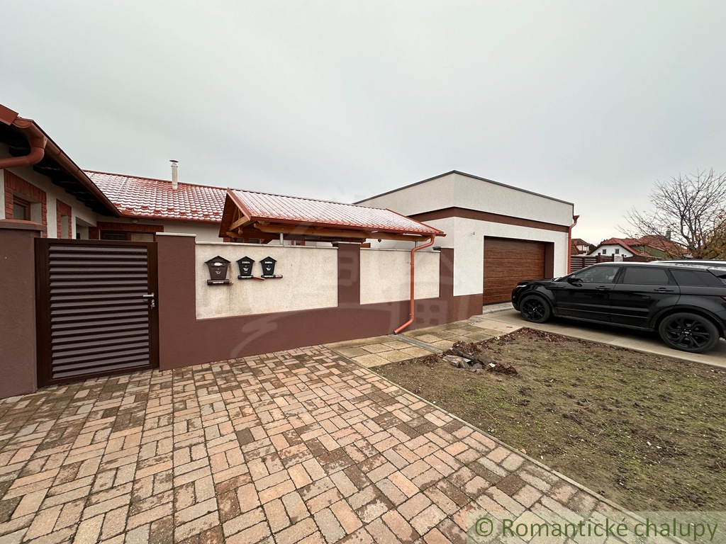 Priestranný rodinný dom v Kolárove – ideálne bývanie aj in - 5