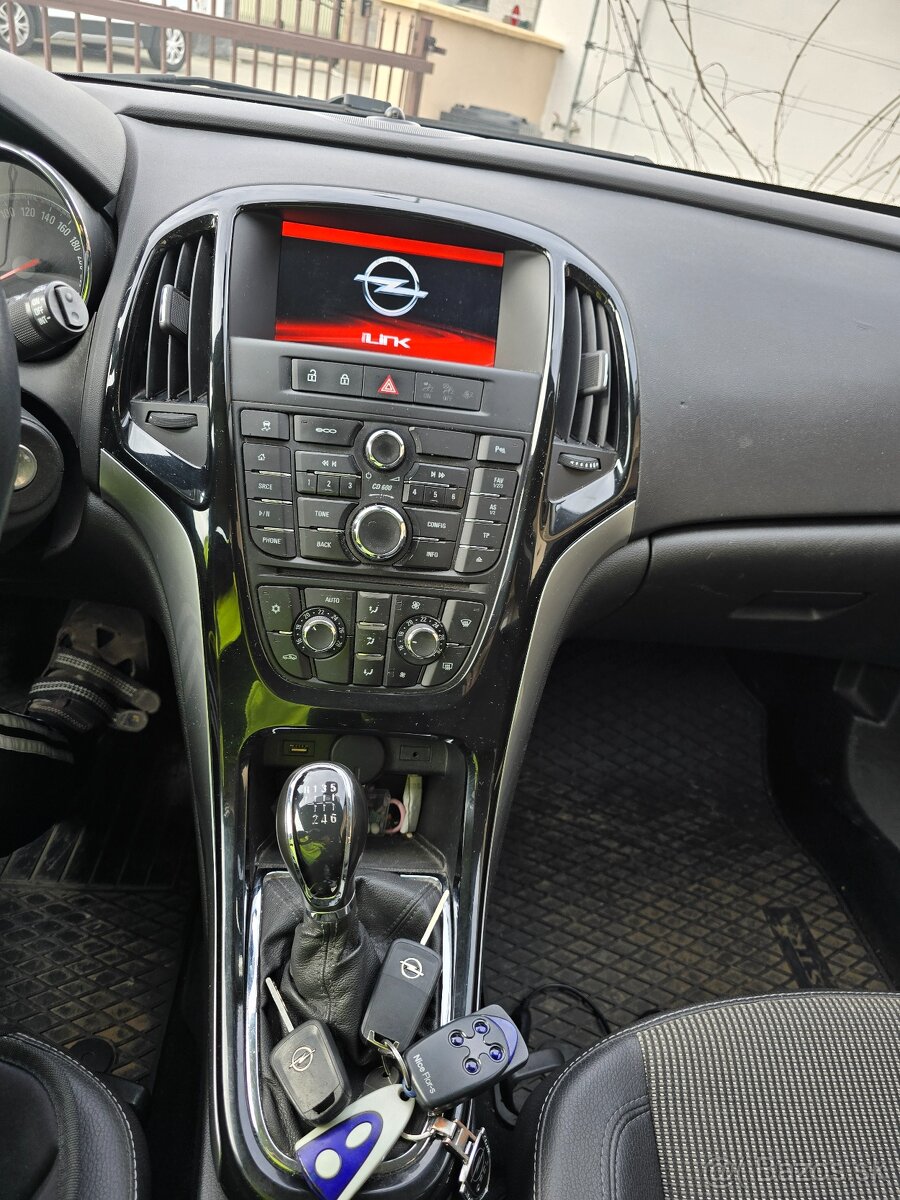 Opel Astra J Sports Tourer - 5