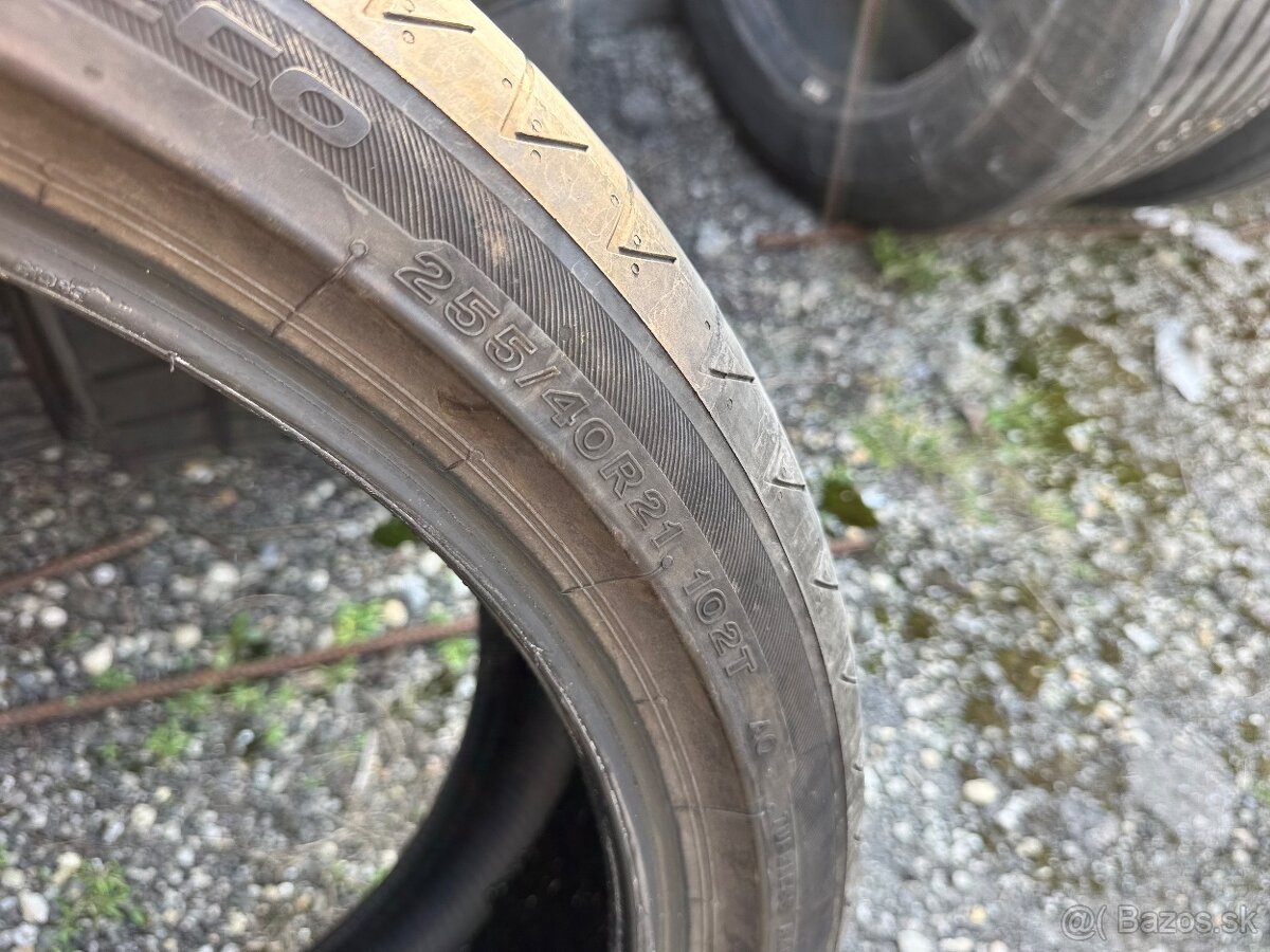 Brigestone 255/40r21 - 5