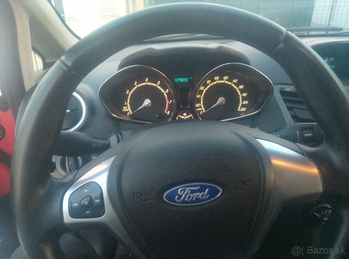 Ford Fiesta 1.25 2015 lift - 5