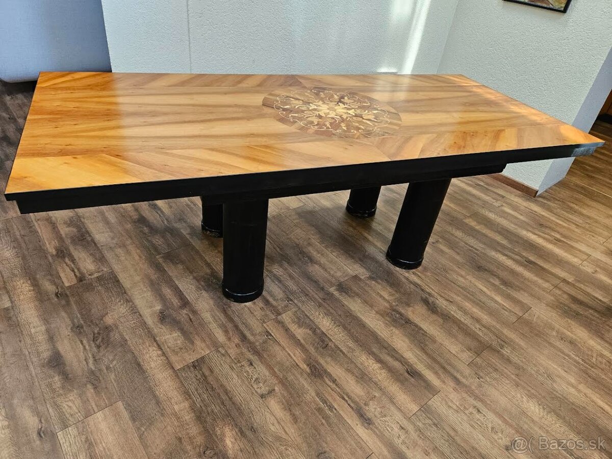 Stôl s koženými stoličkami - 5