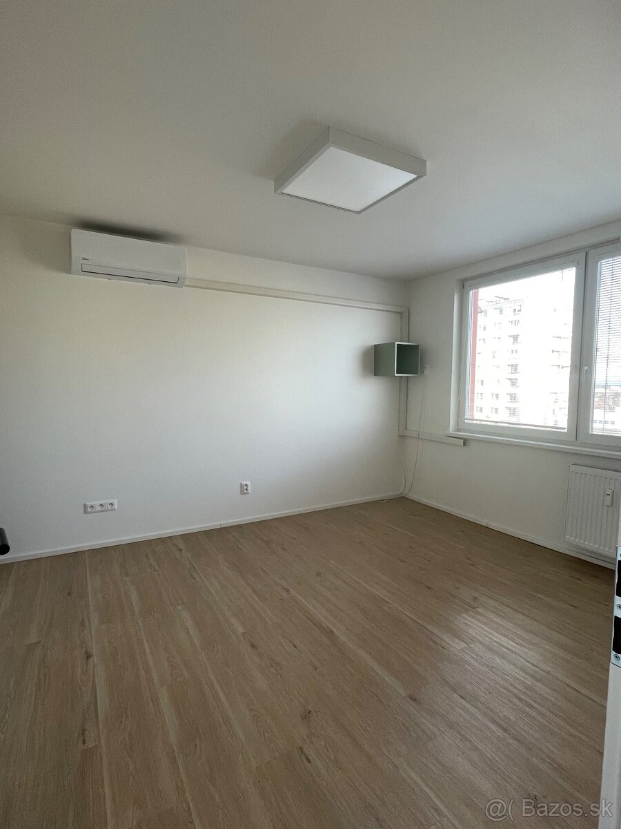 1-izbový byt v Nových Zámkoch - 5