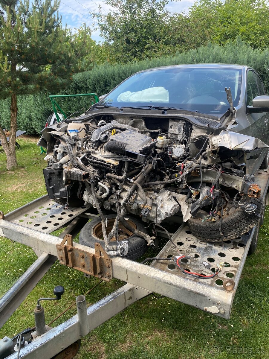 Predam súčiastky náhradné diely škoda Rapid - 5