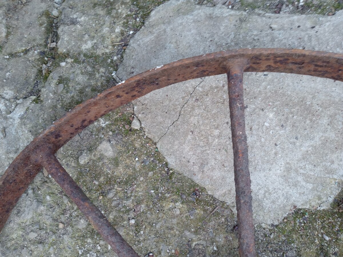 Staré koleso na dekoráciu - 5