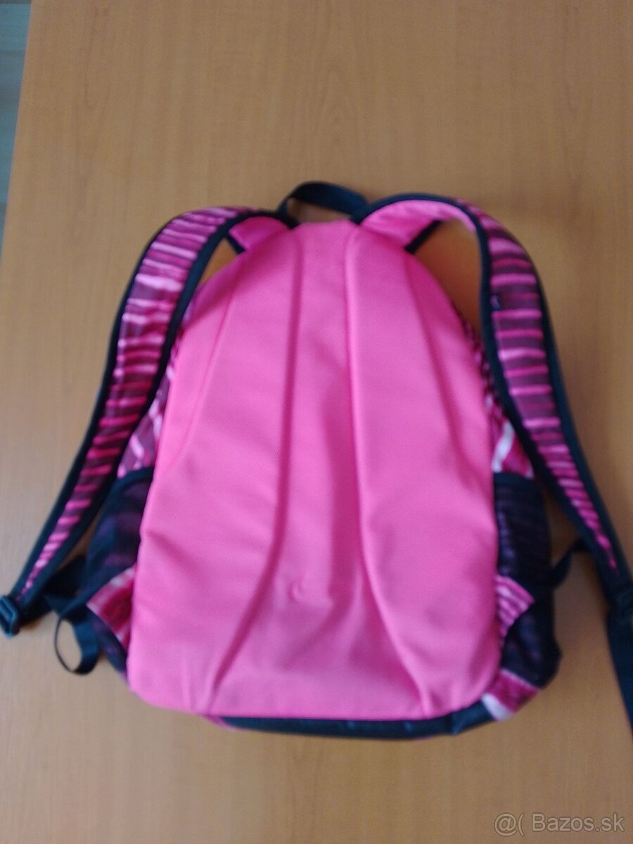 Praktický ľahučký batoh Nike - 5
