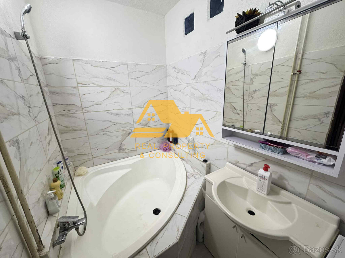 Predám tehlový 2 izbový byt v Nových Zámkoch - 5