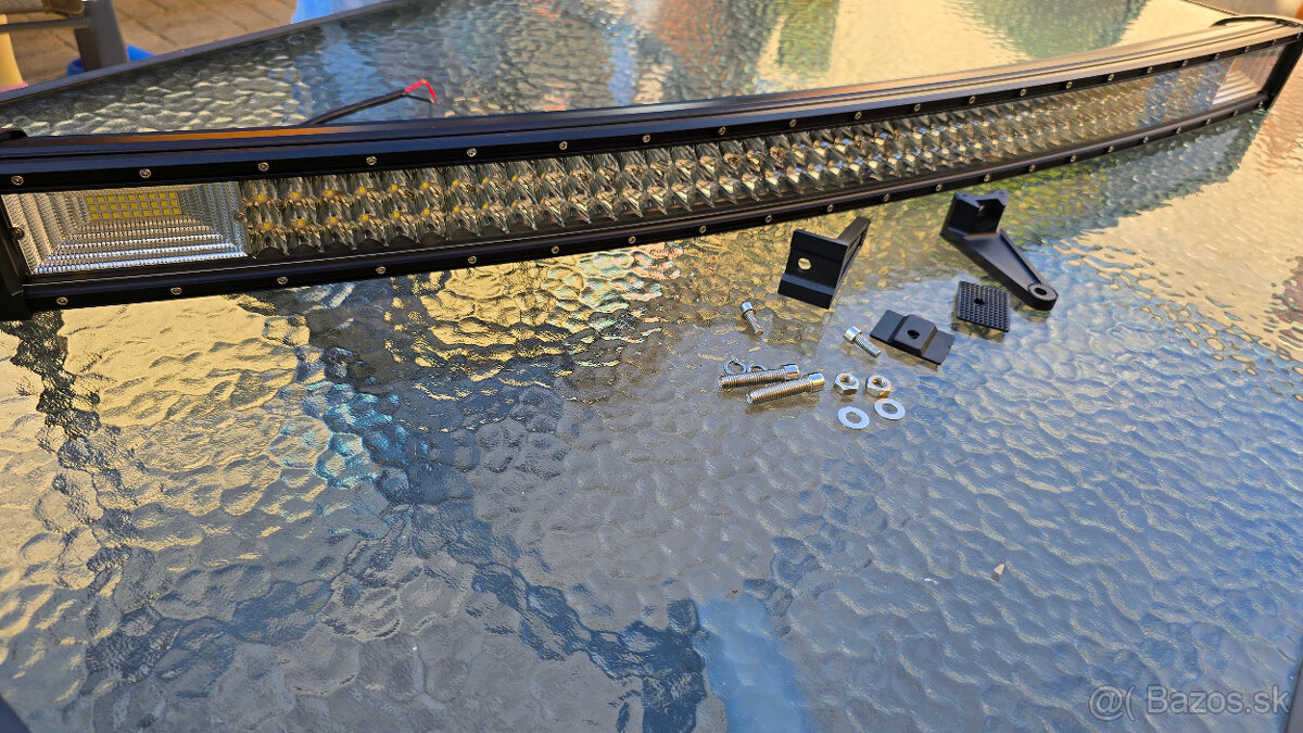 LED svetelná rampa s držiakmi a montážnou sadou 900W